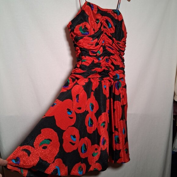 Vintage 1980s Party Dress Apostrophe 13/14 Red Black Floral Satin Sleeveless - Picture 2 of 16